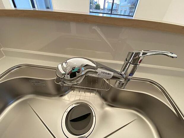 蛇口をひねるとすぐにきれいなお水が使える蛇口一体型浄水器を設置