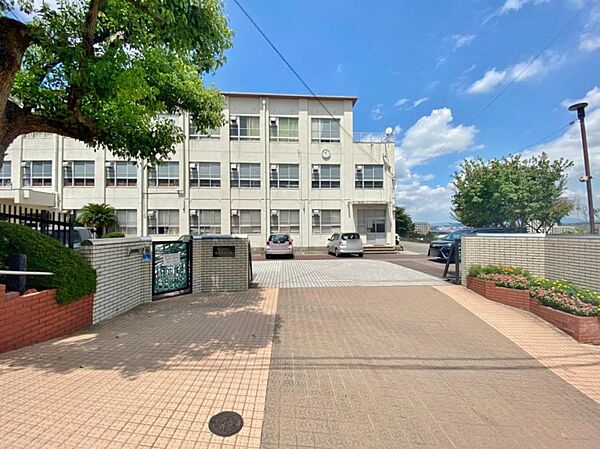 名古屋市立御幸山中学校（1460m）