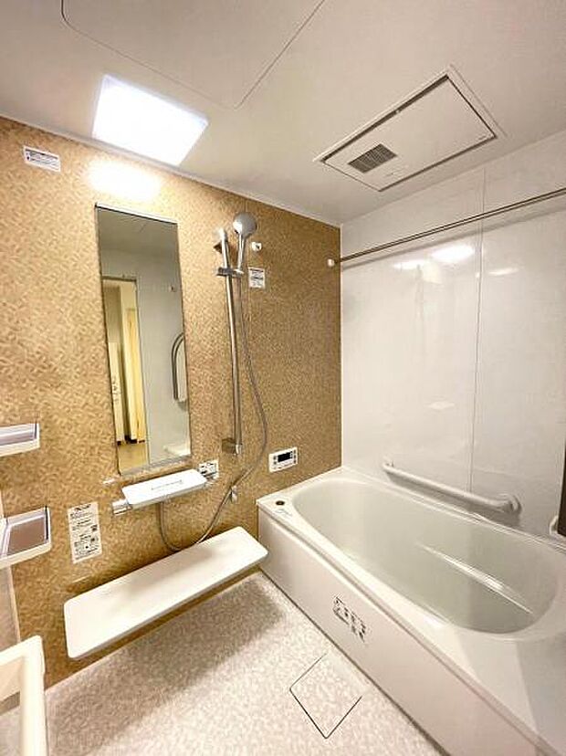 リフォーム済みの快適な浴室。雨の日に嬉しい浴室乾燥機付きです！