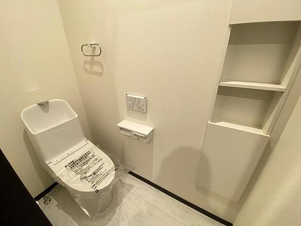 毎日使うトイレは落ち着きと清潔感のあるデザイン