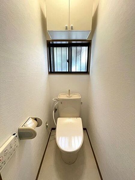 トイレはワンタッチ式の操作パネルです
