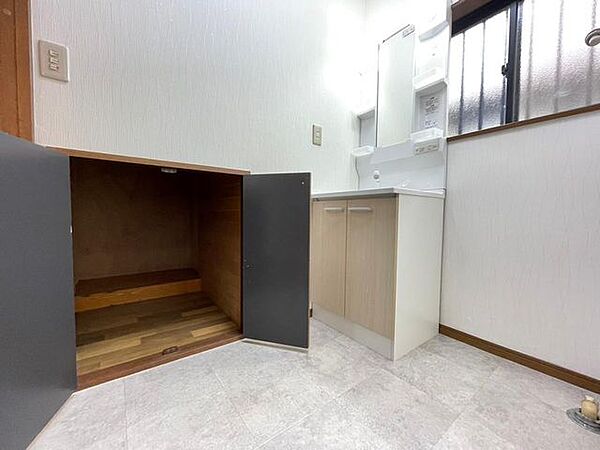 忙しい朝にも落ち着いて身支度ができるゆとりある洗面スペース