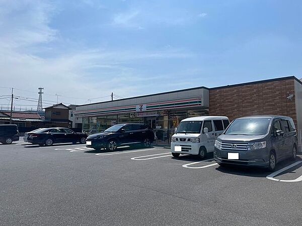 セブンイレブン千葉小深町店  240m