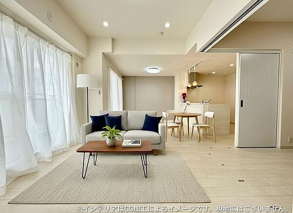 南東角部屋につき陽当たり良好！明るいリビングが、家族団らんのひと時を包み込みます。