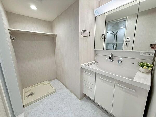 忙しい朝にも落ち着いて身支度ができるゆとりある洗面スペース