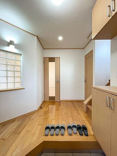 帰ればご家族の笑い声と明かりが伝わる玄関です。