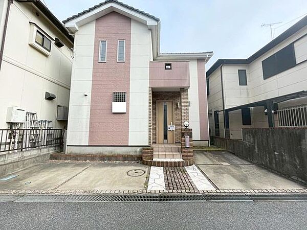 2台駐車可能なカースペース。セカンドカーや来客時に大変便利です