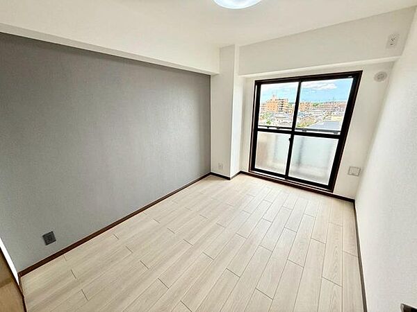 子供部屋にぴったりな洋室。明るい空間で成長を見守ります