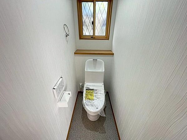 毎日使うトイレは落ち着きと清潔感のあるデザイン