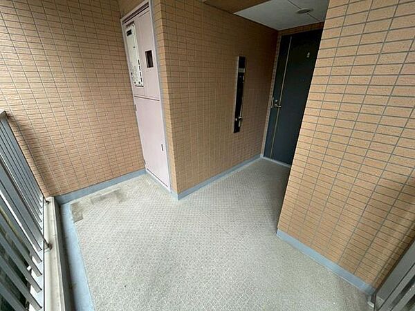 アルコーブがあるためドアの開閉が通行を妨げず、お子様の飛び出しなどにも安心。プライバシーも保てます。