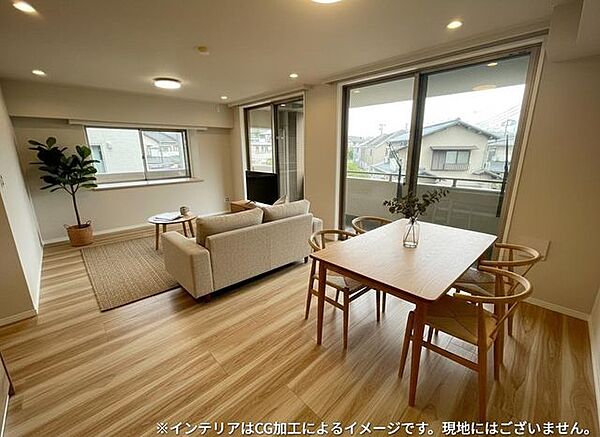 開放的な18.2帖のLDK！南東向き角部屋につき、陽光と風の舞い込む心地よい住空間です。