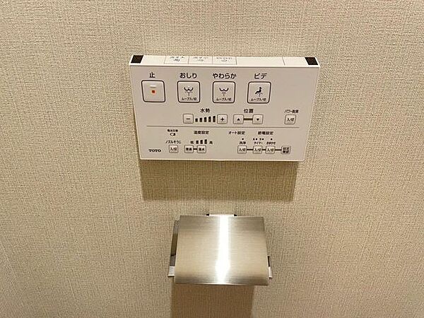 トイレはワンタッチ式の操作パネルです