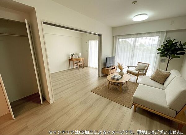 団らんのときを優しく包み込む、明るいLDK。家族のつながりを感じられる空間です。