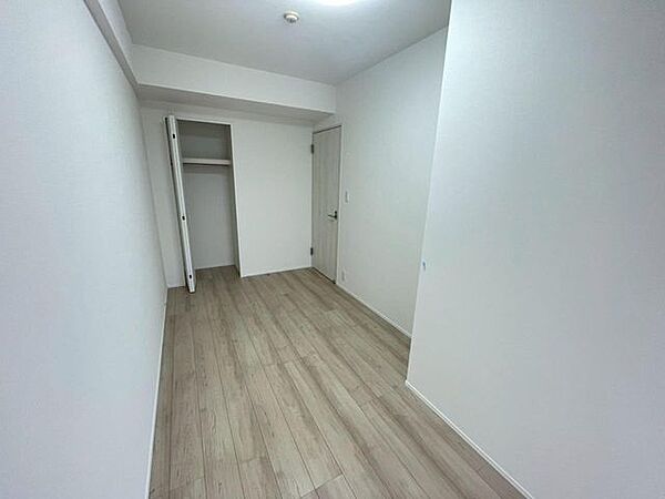 柔らかな色合いに優しく包まれる住空間です。
