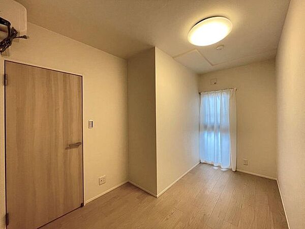 子供部屋にぴったりな洋室。明るい空間で成長を見守ります