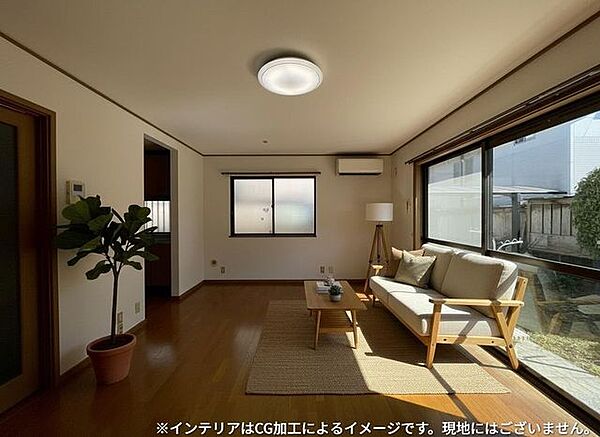 大きな窓から陽光の注ぐ明るいLDKです！（※インテリアはCGイメージです。現地にはございません。）