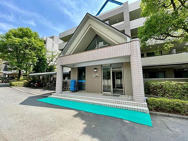集会所やフィットネスルーム（別棟）などの共用施設あり！