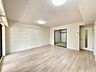リビング/ダイニング：白を基調とした明るいお部屋がご家族の暮らしを包み込みます