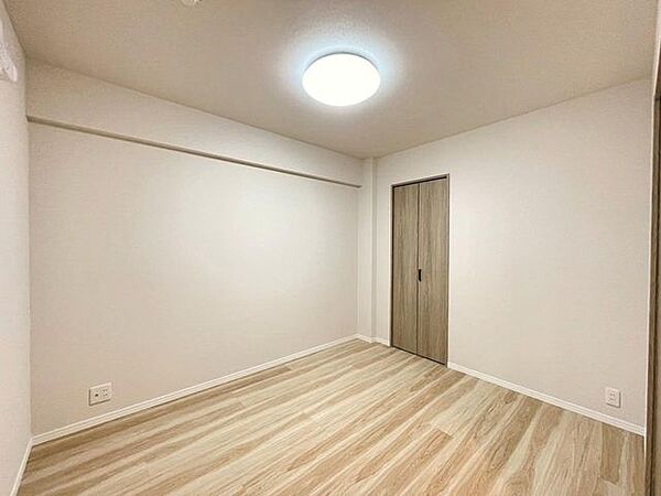 【5.2帖洋室】子供部屋にぴったりな洋室。明るい空間で成長を見守ります