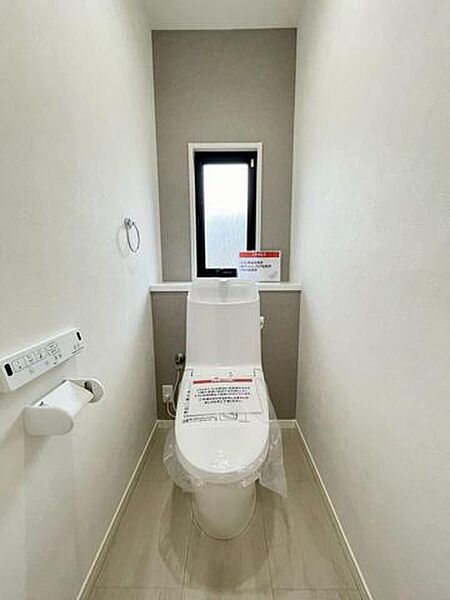 毎日使うトイレは落ち着きと清潔感のあるデザイン