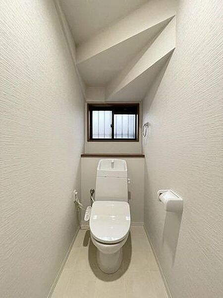 毎日使うトイレは落ち着きと清潔感のあるデザイン