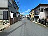 外観：前面道路は車通りが少なく、毎日のお車の出し入れが快適です！