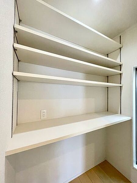 まとめ買いや備蓄もすっきりと収まり、暮らしにゆとりを生む大容量パントリー