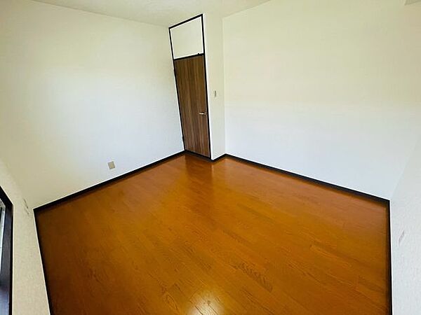 子供部屋にぴったりな洋室。明るい空間で成長を見守ります