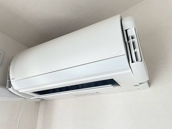 リビングエアコン設置済みにつき、初期費用を抑えられます。引っ越し後すぐに快適に生活を始められます！