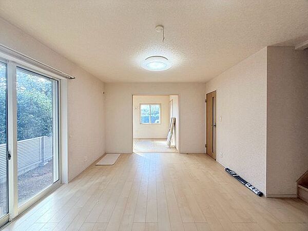 一日の長い時間を過ごすリビング。陽光の注ぐ明るい空間です