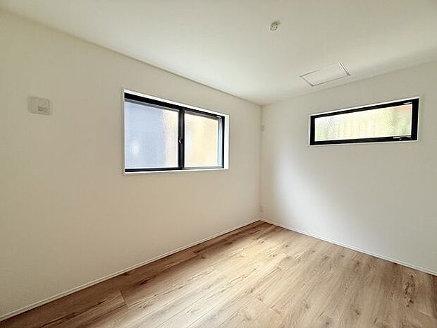 子供部屋にぴったりな洋室。明るい空間で成長を見守ります