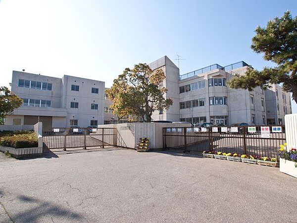 八千代市立東高津中学校 徒歩9分。 690m