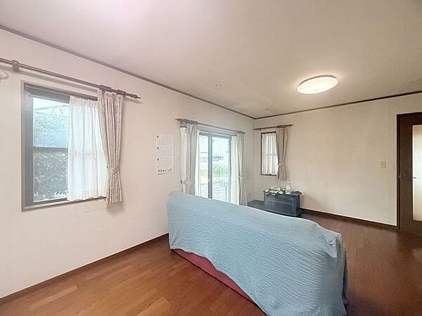 一日の長い時間を過ごすリビング。陽光の注ぐ明るい空間です