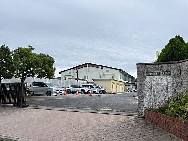 市川市立下貝塚中学校 徒歩6分。 410m