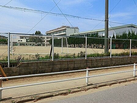 八千代市立高津中学校 徒歩7分。 490m