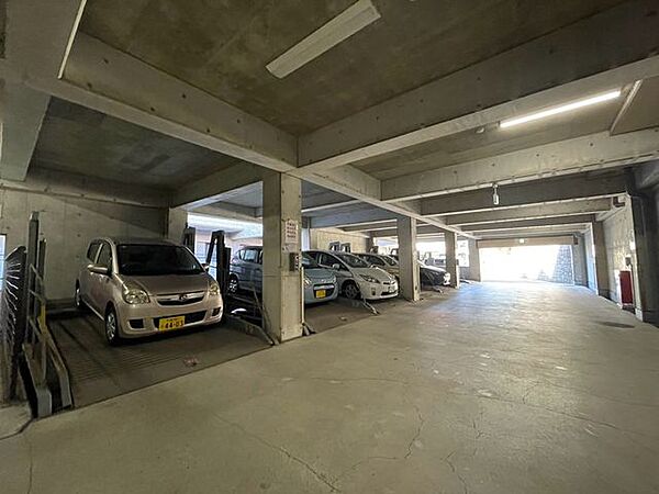 敷地内駐車場（※最新の空き状況はお問い合わせください。）