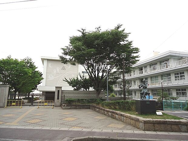 みよし市立三好中学校（290m）