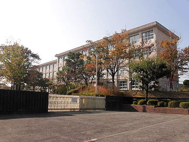 春日井市立高森台中学校（1700m）