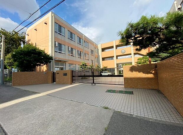 名古屋市立豊岡小学校(730m)