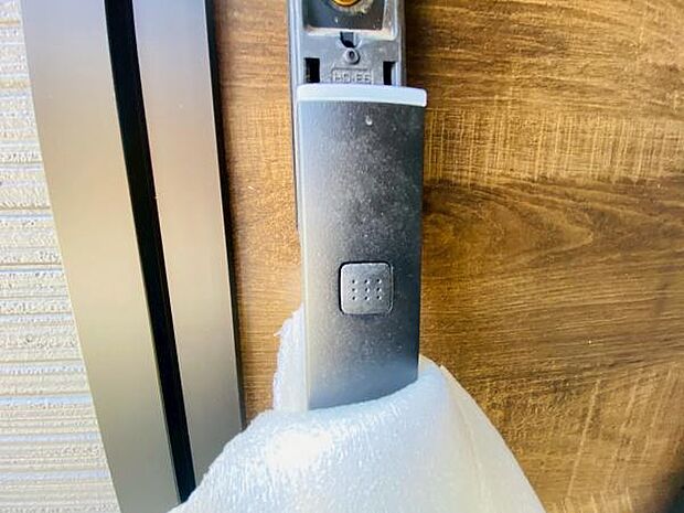 カードを近づけるだけのかんたん操作でカギの開閉ができます♪