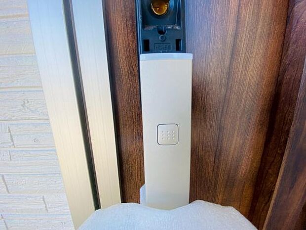 カードを近づけるだけのかんたん操作でカギの開閉ができます♪