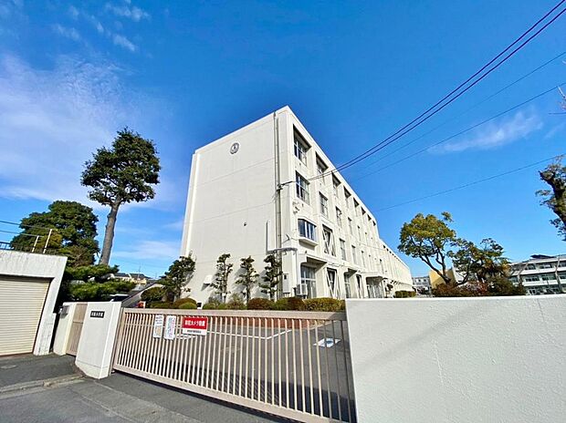 尾張旭市立白鳳小学校（640m）