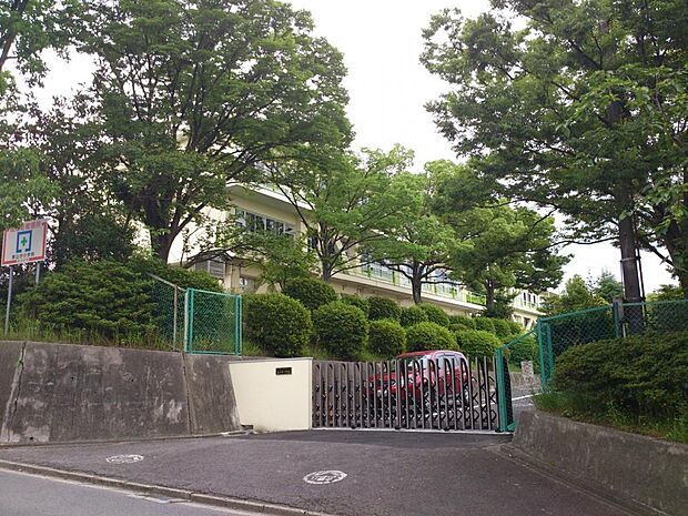 春日井市立藤山台小学校（260m）