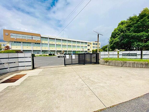 日進市立南小学校(780m)