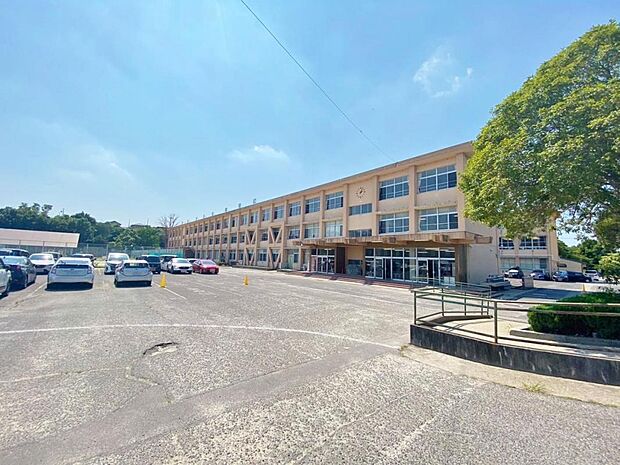 瀬戸市立南山中学校（1950m）