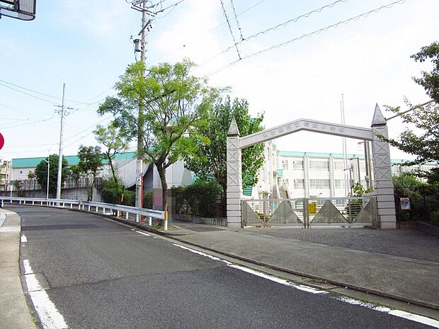 名古屋市立常安小学校（560m）