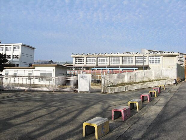 春日井市立岩成台中学校(1200m)