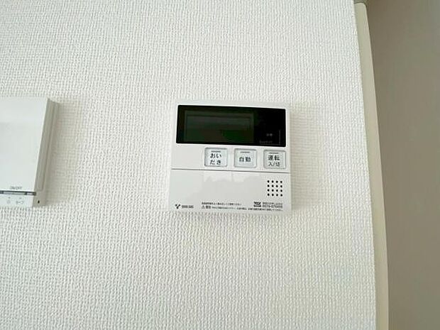 ボタンひとつでお湯はり、追い焚き、温度調整まで可能です！ キッチンからの操作も出来ますので大変便利です♪