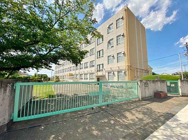 名古屋市立極楽小学校（590m）