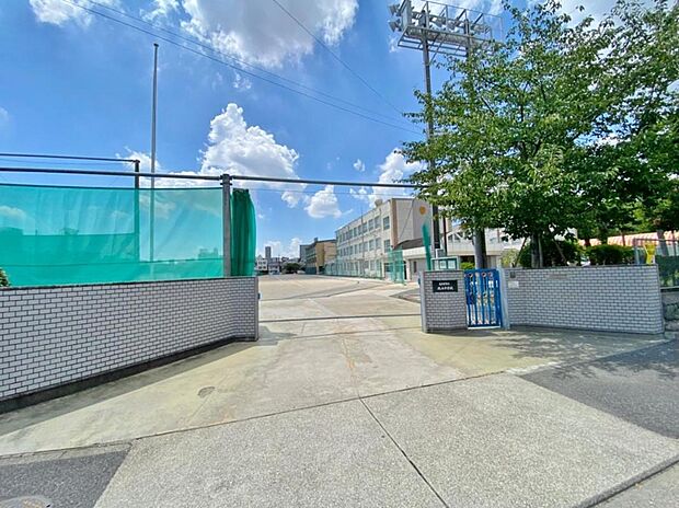 名古屋市立北山中学校(770m)